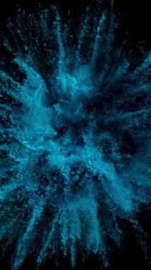 Renkli Toz Patlamasının Süper Yavaş Hareketi. Yüksek Hız Sineması Kamerası 'nda çekildi, 1000fps. Dikey Görünüm Oranı.