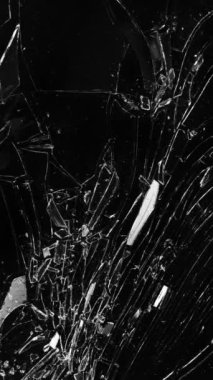 Siyah Arkaplanda Parçalanmış Camların Süper Yavaş Hareketi. Camları kurşundan kır. High Speed Cinema Camera 'da çekildi, 1000 fps. Dikey Görünüm Oranı.