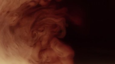 Extreme Close-Up 'ta Süt İçeceğinin Süper Yavaş Hareketi. Yüksek Hız Sinema Kamerası, 1000 fp..