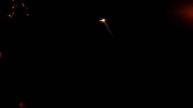 Yanan Maytap Süper Yavaş Hareketi Kara Arkaplanda İzole Edildi. Yüksek Hız Sinema Kamerası, 1000fps.