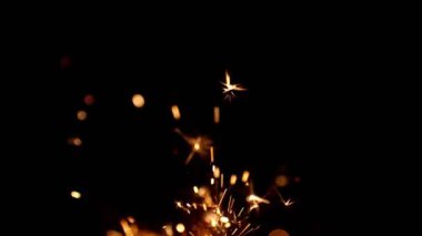 Yanan Maytap Süper Yavaş Hareketi Kara Arkaplanda İzole Edildi. Yüksek Hız Sinema Kamerası, 1000fps.