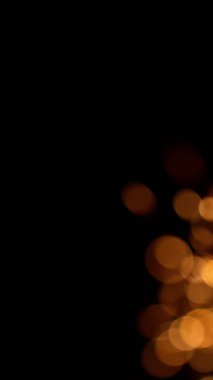 Yanan Maytap Süper Yavaş Hareketi Kara Arkaplanda İzole Edildi. Yüksek Hız Sineması Kamerası 'nda çekildi, 1000fps. Dikey Görünüm Oranı.