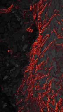 Yüzen Lavın Hava Görüntüsü. İzlanda. Drone görüntüleri, Lav infilak ediyor ve kraterden yayılıyor. Dikey Görünüm Oranı.