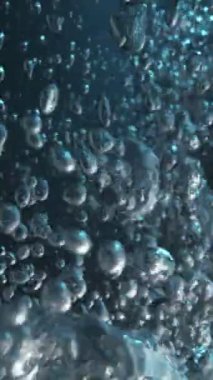 Köpüren Mavi Suyun Süper Yavaş Hareketi. Ekstrem Makro Vuruş, Soyut Doku. High Speed Cinema Camera 'da çekildi, 1000 fps. Dikey Görünüm Oranı.