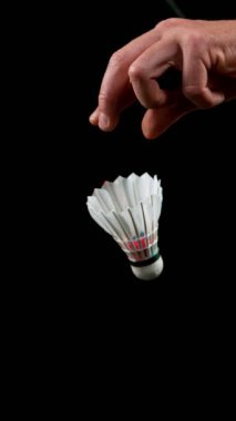 Badminton Roketi 'ne Barut Patlamasının Süper Yavaş Hareketi. Yüksek Hız Sineması Kamerası 'nda çekildi, 1000fps. Dikey Görünüm Oranı.