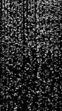 Uçan Su Damlalarının Süper Yavaş Hareketi, Kara Arkaplanda İzole Edildi. Yüksek Hız Sineması Kamerası 'nda çekildi, 1000fps. Dikey Görünüm Oranı.