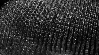 Süper Yavaş Su Sıçratma Hareketi ve Güzel Büyük Su Damlaları. Yüksek Hız Sinema Kamerası, 1000fps.