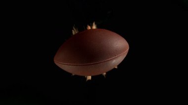 Düşen Amerikan Futbol Topunun Süper Yavaş Hareketi ve Pudra Patlaması, Top View. Yüksek Hız Sinema Kamerası, 1000fps.