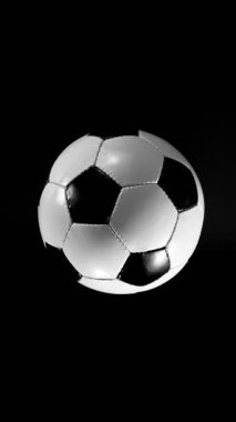 Süper Yavaş Hareketli Futbol Topu Hareketi. Kara Arkaplan 'da izole edilmiş. Üst Manzara. Yüksek Hız Sinema Kamerası, 1000fps.