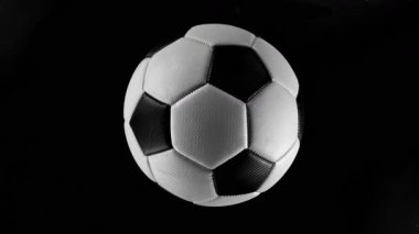 Süper Yavaş Düşen Futbol Topu Suya, Su Sıçratma, Top Manzarası. Yüksek Hız Sinema Kamerası, 1000fps.