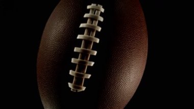 Düşen Amerikan Futbol Topunun Süper Yavaş Hareketi Suya, Su Sıçratma, Top View 'a. Yüksek Hız Sinema Kamerası, 1000fps.