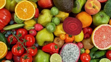 Çeşitli Taze Meyveler ve Sebzeler. Kamera Hareket Kontrol Sistemi 'ne yerleştirildi. High Speed Cinema Camera 'da çekilmiştir. Kamera hareket halinde. Dikey Görünüm Oranı.