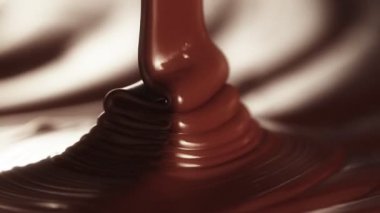 Çok Yavaş Dökülen Gerçek Yoğun Erimiş Çikolata. Yüksek Hız Sinema Kamerası, 1000fps. 