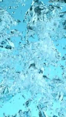 Köpüren Mavi Suyun Süper Yavaş Hareketi. Ekstrem Makro Vuruş, Soyut Doku. High Speed Cinema Camera 'da çekildi, 1000 fps. Dikey Görünüm Oranı.