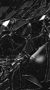 Kirli Cam, Büyük Parçalara Bölündü. Bir sürü Kırık ve Kırık Parçalı Bir Cam Parçası. Kara Arkaplanda İzole Edilmiş.