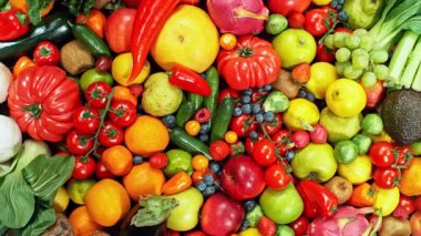 Çeşitli Taze Meyveler ve Sebzeler. Kamera Hareket Kontrol Sistemi 'ne yerleştirildi. High Speed Cinema Camera 'da çekilmiştir. Hareketli Kamera.