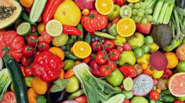 Çeşitli Taze Meyveler ve Sebzeler. Kamera Hareket Kontrol Sistemi 'ne yerleştirildi. High Speed Cinema Camera 'da çekilmiştir. Hareketli Kamera.