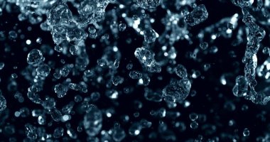 Mavi Su Damlalarının Dondurucu Hareketi havaya sıçrıyor. Soyut Aqua İçki İçme Arkaplanı. Kara Arkaplanda İzole Edilmiş.