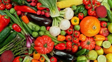 Çeşitli Taze Meyveler ve Sebzeler. Kamera Hareket Kontrol Sistemi 'ne yerleştirildi. High Speed Cinema Camera 'da çekilmiştir. Hareketli Kamera.