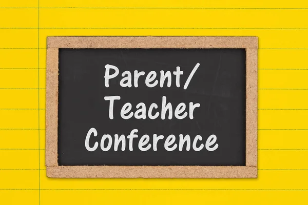 Botschaft Der Elternlehrerkonferenz Auf Einer Tafel Auf Leuchtend Gelbem Papier — Stockfoto