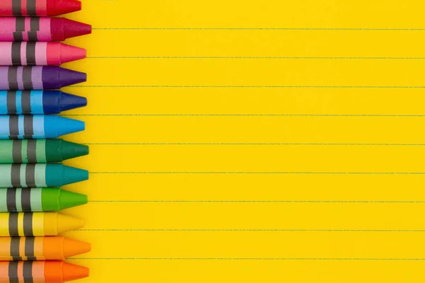 Knallgelbes Liniertes Notizbuch Mit Buntstift Hintergrund Für Ihre Ausbildung Oder — Stockfoto