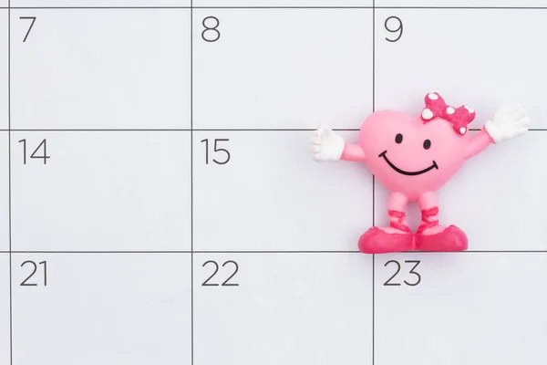あなたの楽しみ 歓迎または招待メッセージのための幸せな笑顔の心でカレンダー — ストック写真