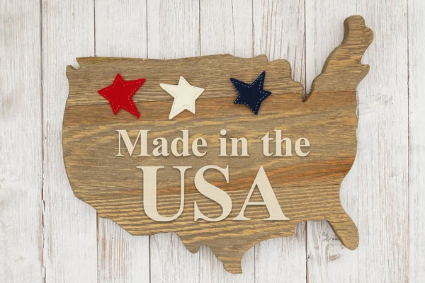 Vyrobeno Usa Zpráva Hvězdami Ošlehaném Dřevě Usa Mapa Bílém Plátně — Stock fotografie