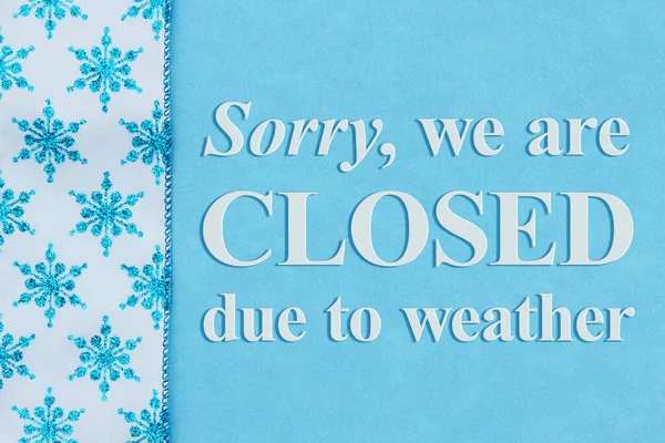 申し訳ありませんが 青い雪の結晶は天候のため閉鎖されています — ストック写真