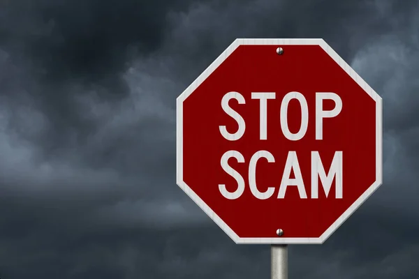 Stop Scam Señal Tráfico Rojo Con Cielo Tormentoso Para Mensaje —  Fotos de Stock