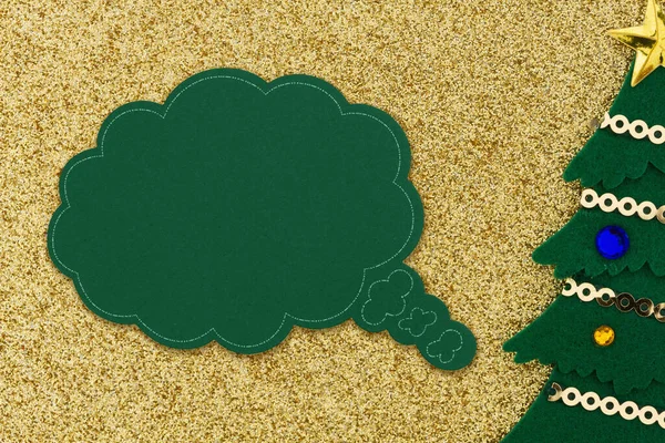 あなたのクリスマスや季節のメッセージのための金の輝きの休日の紙のクリスマスツリーとスピーチバブル — ストック写真