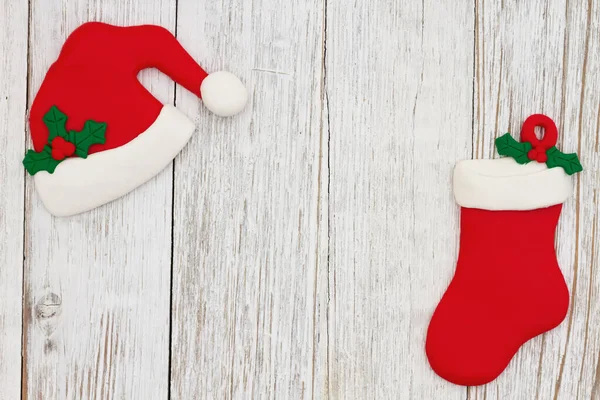 Noel Baba Şapkası Noel Çorapları Kış Veya Mevsimlik Mesajınız Için — Stok fotoğraf