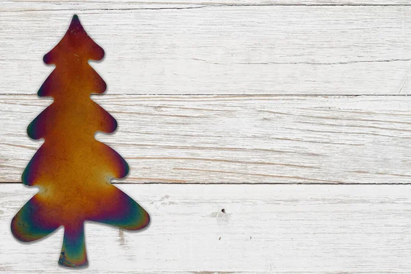 在风吹日晒的木材假日背景上的圣诞树 以传达你的冬季或季节讯息 — 图库照片