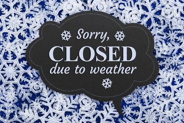 Sorry Closed Due Weather Talk Bubble Chalkboard Sign Snowflakes — Stock Photo, Image
