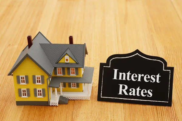 Interest Rates Real Estate Chalkboard Sign House Wood Desk — Stock Photo, Image