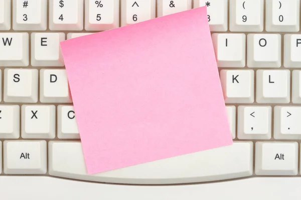 Nota Pegajosa Rosa Branco Teclado Computador Cinza Para Sua Mensagem — Fotografia de Stock