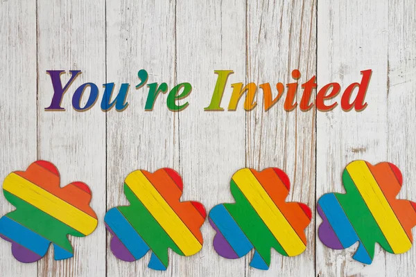 Youre Invited Greeting Rainbow Shamrocks Wood Saint Patricks Day — Stock Photo, Image