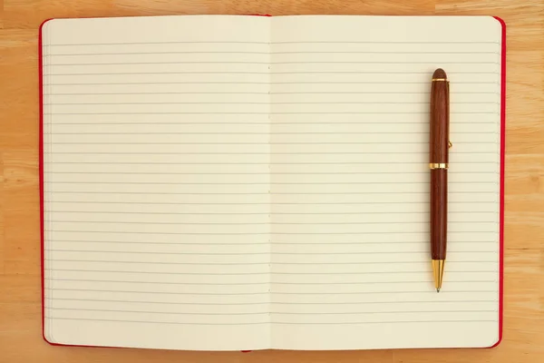 Γραμμένο Ημερολόγιο Στυλό Ξύλινο Γραφείο Για Καθημερινό Σας Γραπτό Μήνυμα — Φωτογραφία Αρχείου