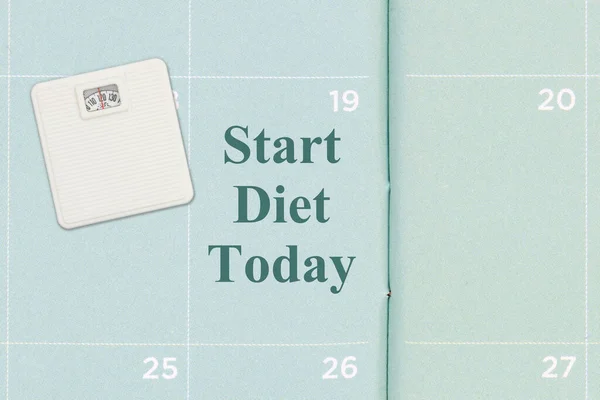 开始节食今天的信息在日历上的重量刻度 — 图库照片
