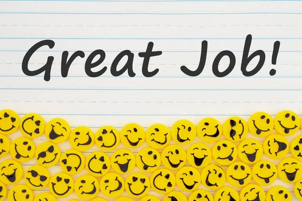 Skvělá Job Zpráva Žlutými Šťastnými Tlačítky Ohraničení Linkovaném Papíru Pro — Stock fotografie