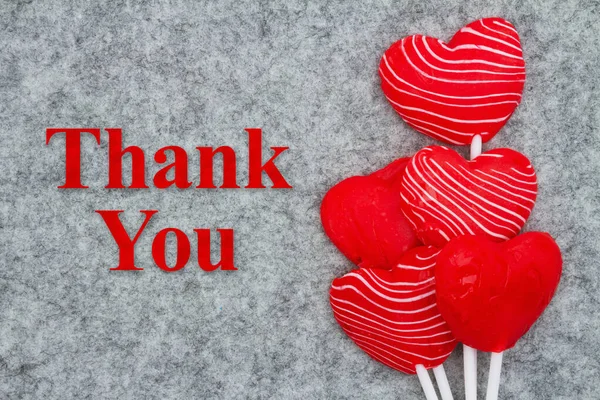 Σας Ευχαριστώ Μήνυμα Κόκκινο Και Άσπρο Γλειφιτζούρι Καρδιά Καραμέλα — Φωτογραφία Αρχείου