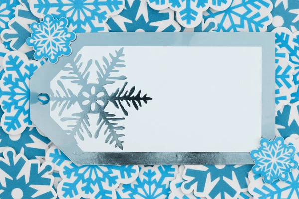 Blank Tag Prezent Niebieskimi Płatkami Śniegu Zimę Lub Zimną Wiadomość — Zdjęcie stockowe