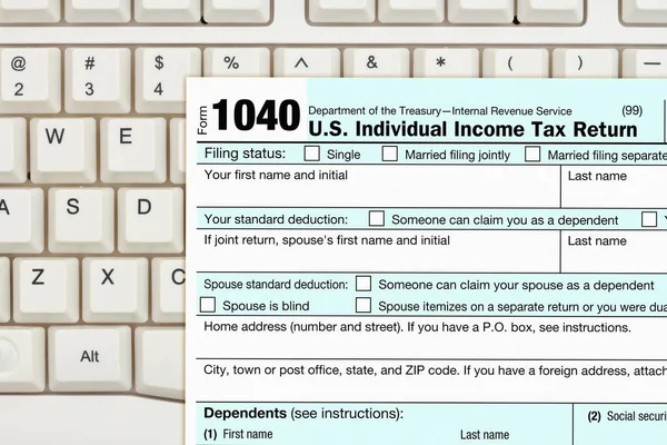 Federal 1040 Tax Return Form Computer Keyboard Filing Online — Stock Photo, Image