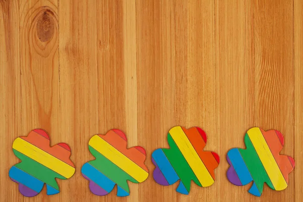 Rainbow Shamrock Hintergrund Auf Holz Für Den Heiligen Patricks Day — Stockfoto