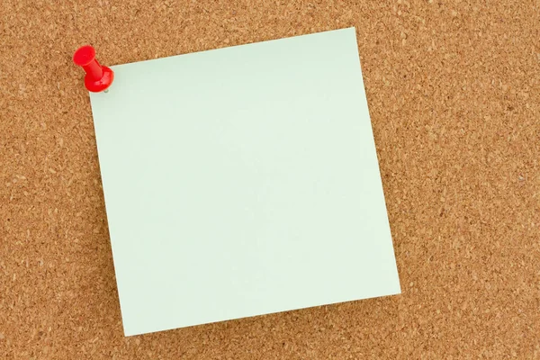 あなたのビジネスや仕事の通知のための風化した木材上の空白の緑の粘着性ノート — ストック写真