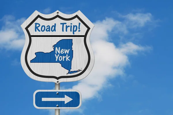 ニューヨークロードトリップ高速道路標識 ニューヨーク地図とテキスト空の背景を持つ高速道路標識にロードトリップ — ストック写真