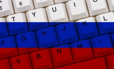 Rusya 'da internet erişimi bilgisayar klavyesindeki Rus bayrağı.