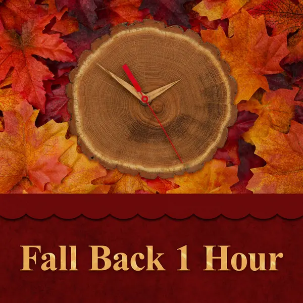 Queda Volta Hora Mudança Tempo Com Relógio Madeira Folhas Outono — Fotografia de Stock