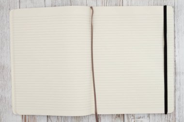 Yazmak ya da günlük tutmak için yıpranmış masanın üzerine yazılmış satır günlüğü sayfa not arkaplanı 