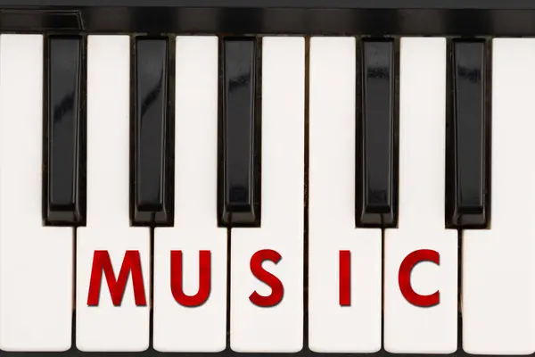Mensaje Musical Con Primer Plano Del Teclado Del Piano Imagen De Stock