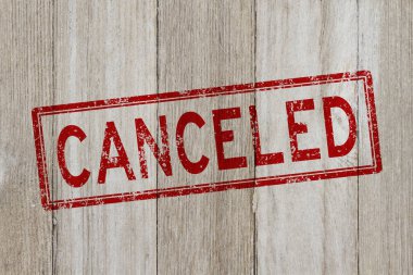  Kırmızıyla işaretlenmiş, yıpranmış ahşap bir pul.